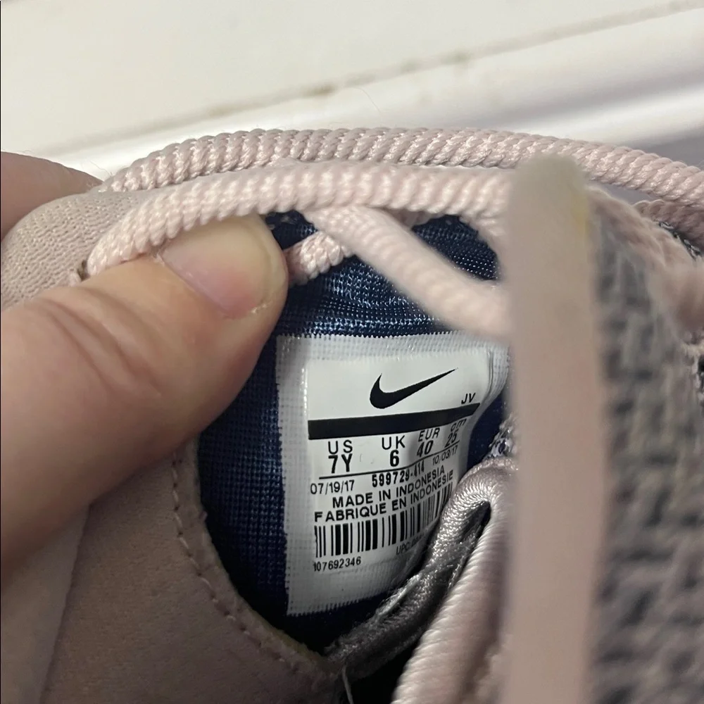Nike Sz 7Y Pink Black Knit Tie Up Athletic Running Shoes